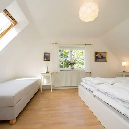 Snowwhites House בורה