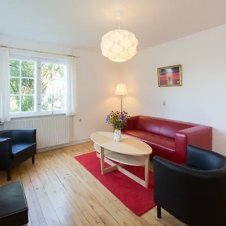 Snowwhites House * בורה